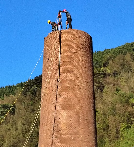 高空拆除公司:我們在行動,安全環(huán)保,一步到位！